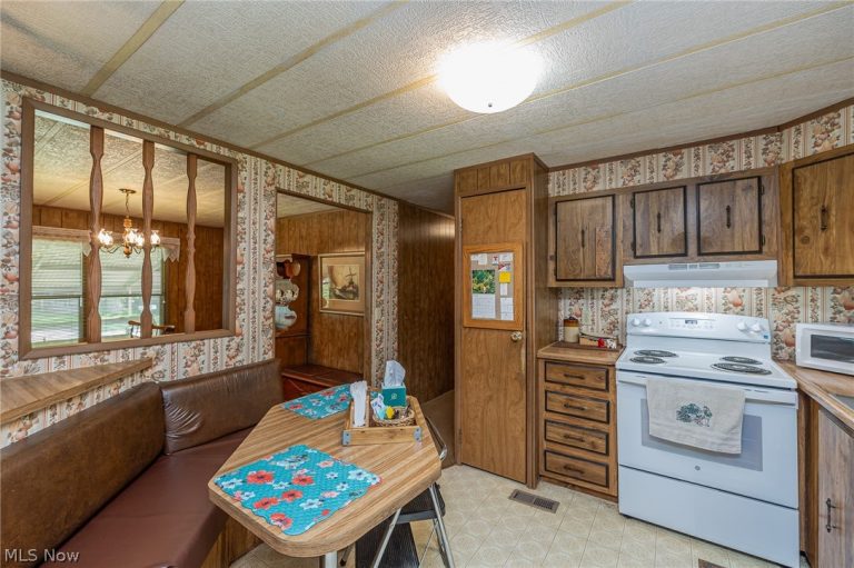 4 Overland Drive, Olmsted Twp, OH - Photo 6