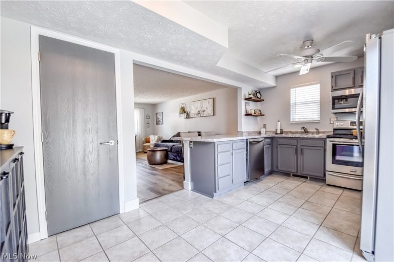 895 Brittney Court, Willowick, OH - Photo 8