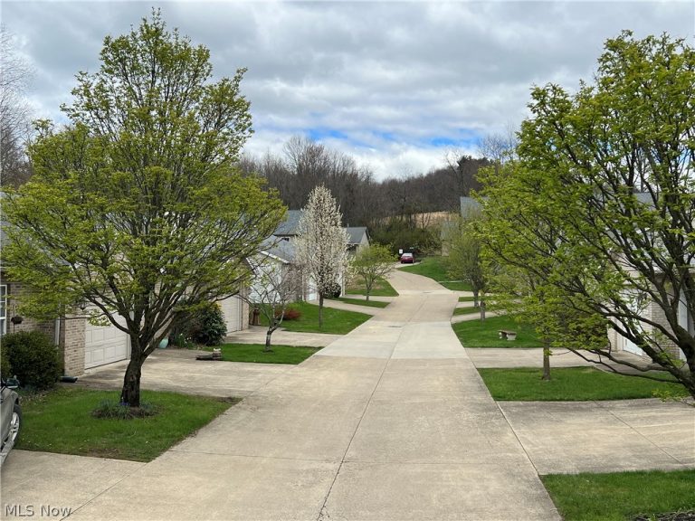203 Knollton Drive, Millersburg, OH - Photo 2