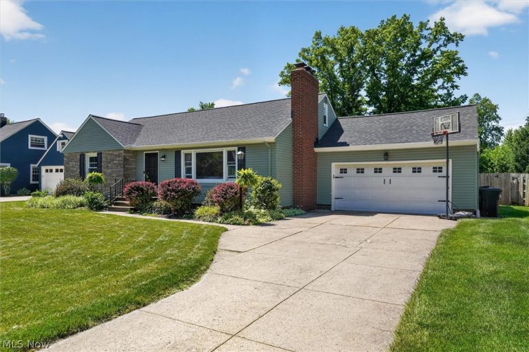 13795 Shawnee Trail, Middleburg Heights, OH - Photo 2