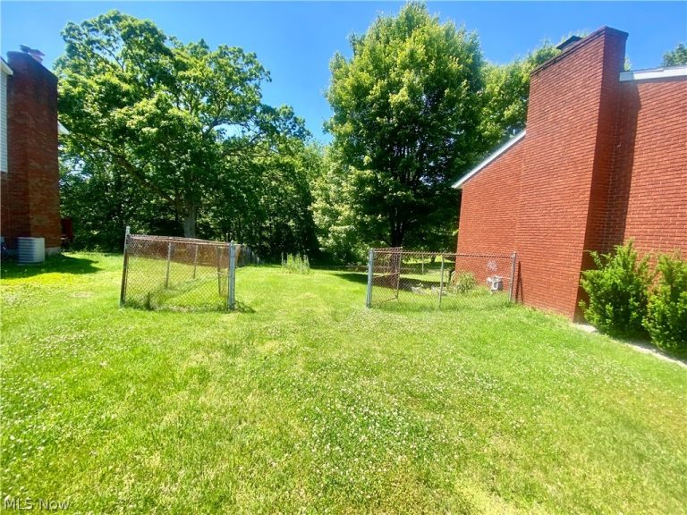 56 Haislop St, Washington, WV - Photo 3