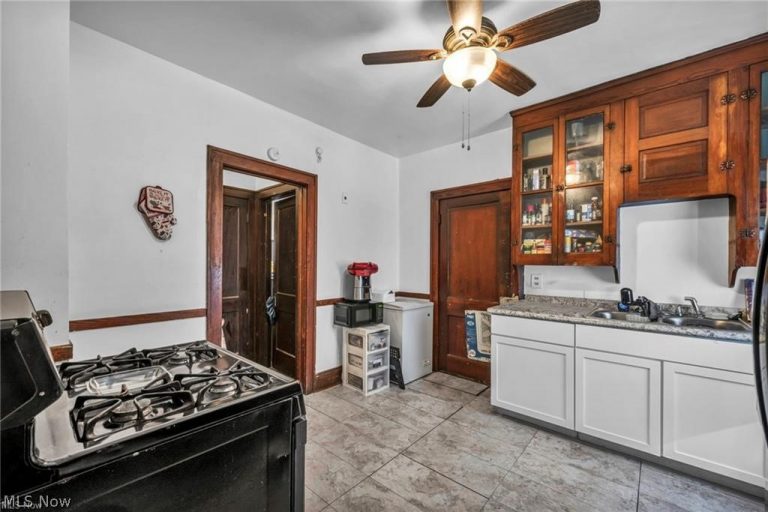 2822 Saratoga Avenue, Cleveland, OH - Photo 6