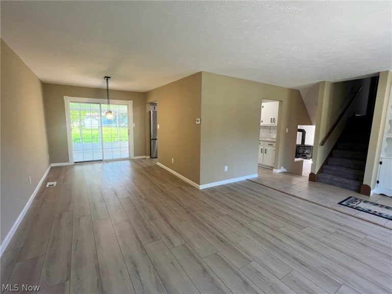 16244 Delmont Avenue, Strongsville, OH - Photo 4