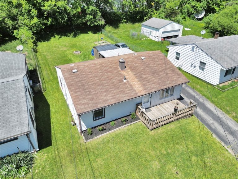 2340 Cherry Hill Avenue, Youngstown, OH - Photo 2