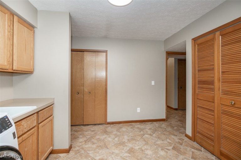 578 Red Oak Lane, Bay Village, OH - Photo 8