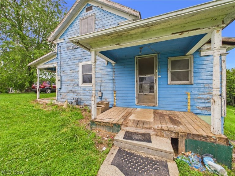 1086 Pleasant Ridge Road, Sistersville, WV - Photo 2