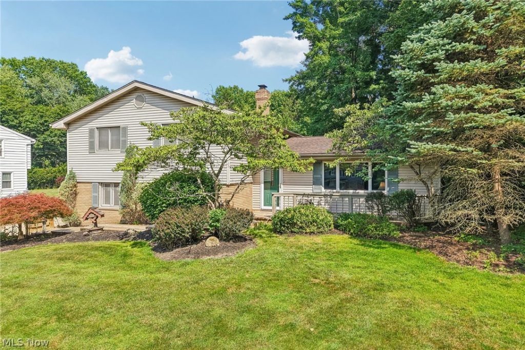 8127 Rolling Brook Road, Sagamore Hills, OH