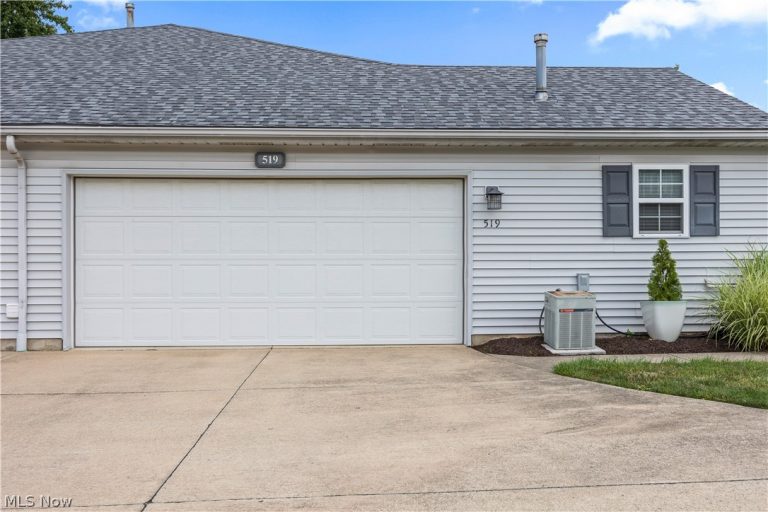 519 Heather Woods Drive, Elyria, OH - Photo 6