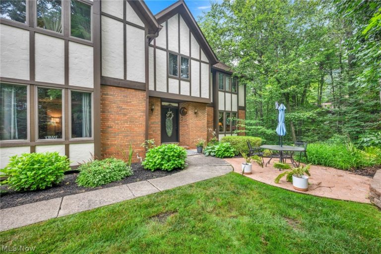 9715 Knightsbridge Lane, Concord Twp, OH - Photo 8