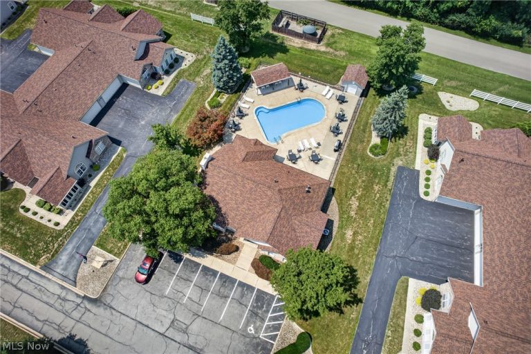 695 Western Reserve Road #2003, Poland, OH - Photo 3