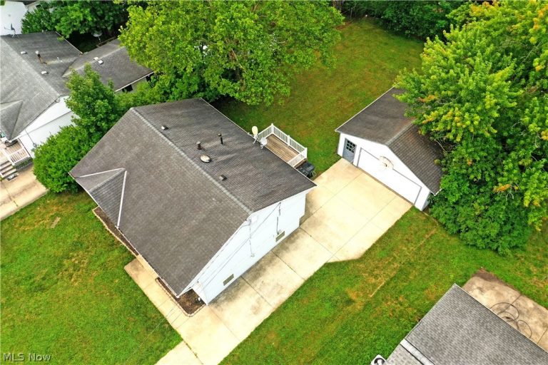 8143 Venice Heights Drive, Warren, OH - Photo 8