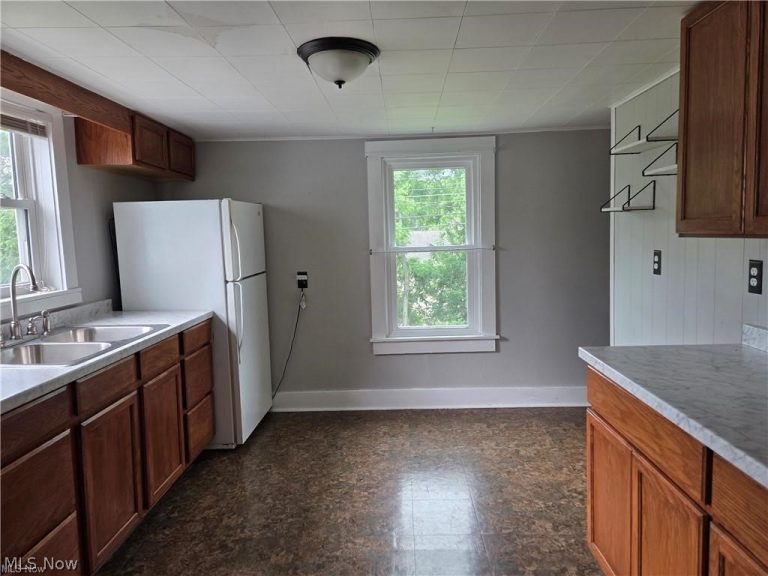 208 Main Street, New Concord, OH - Photo 5