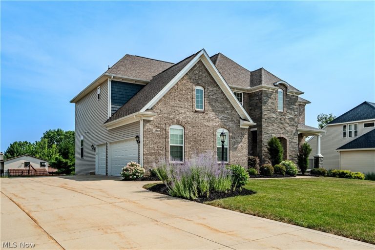 12560 Treeline Trail, North Royalton, OH - Photo 5