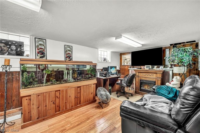 1909 Powell Avenue, Cleveland Heights, OH - Photo 8
