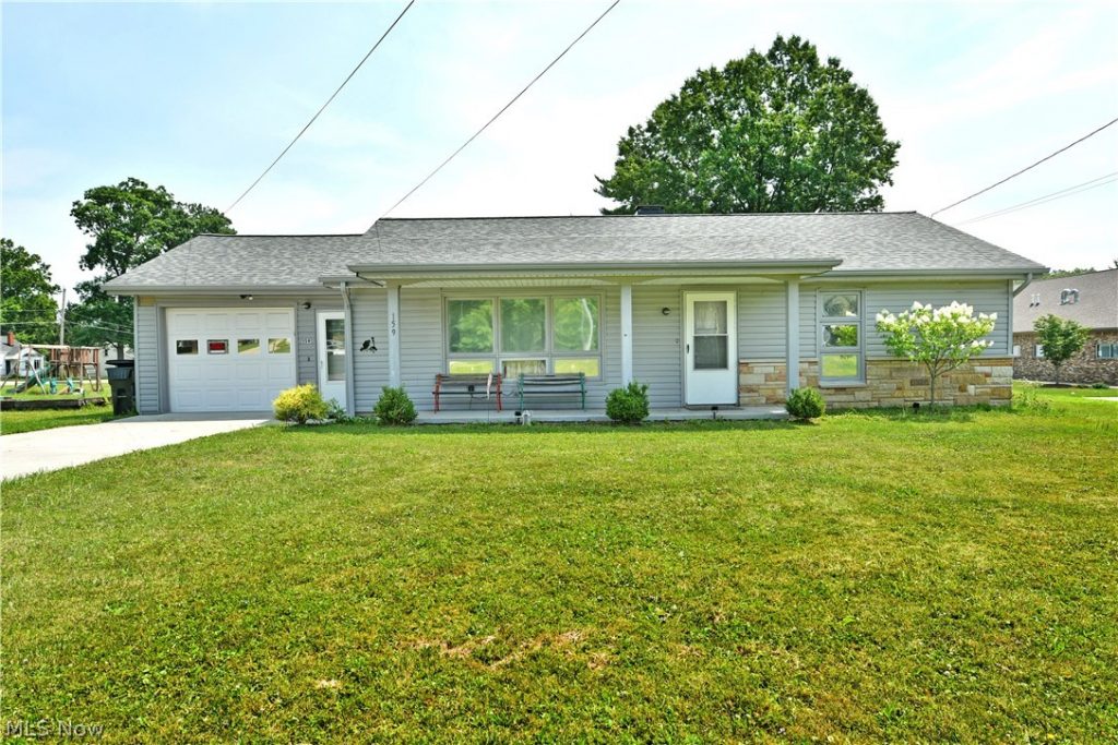 159 Canfield Niles Road, Austintown, OH