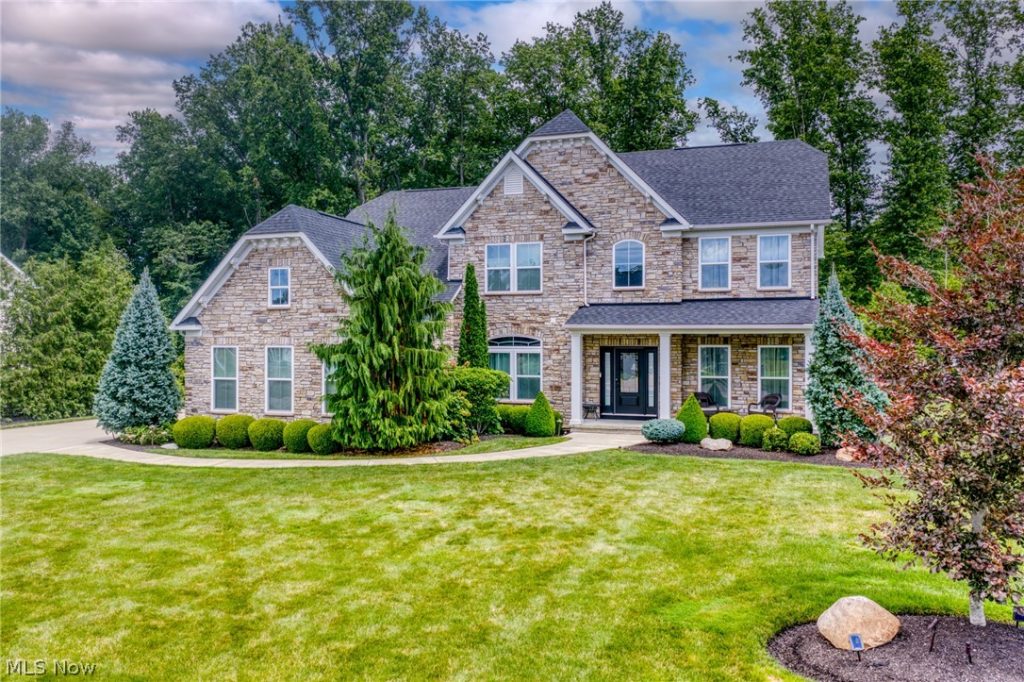 2631 Palmer Lane, Avon, OH