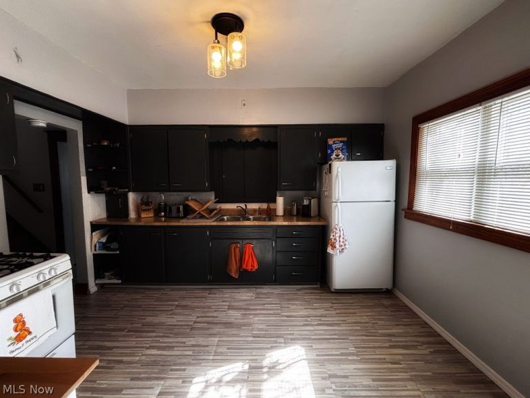 107 Hartford Avenue, Youngstown, OH - Photo 3