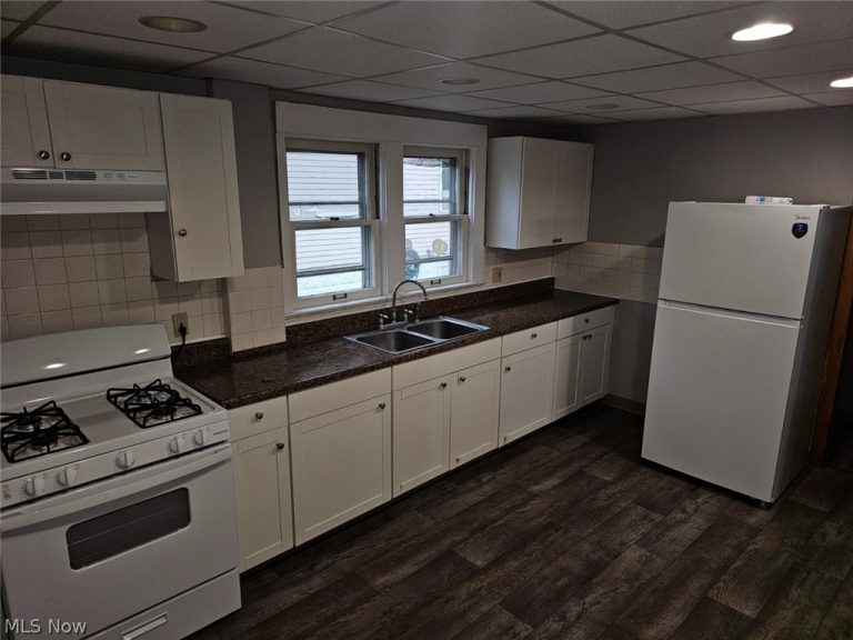 1098 Big Falls Avenue, Akron, OH - Photo 3