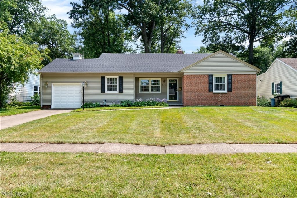 321 Miami Avenue, Elyria, OH