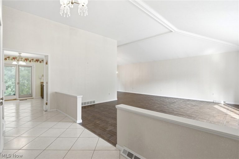 35771 Meadowdale Drive, Solon, OH - Photo 5
