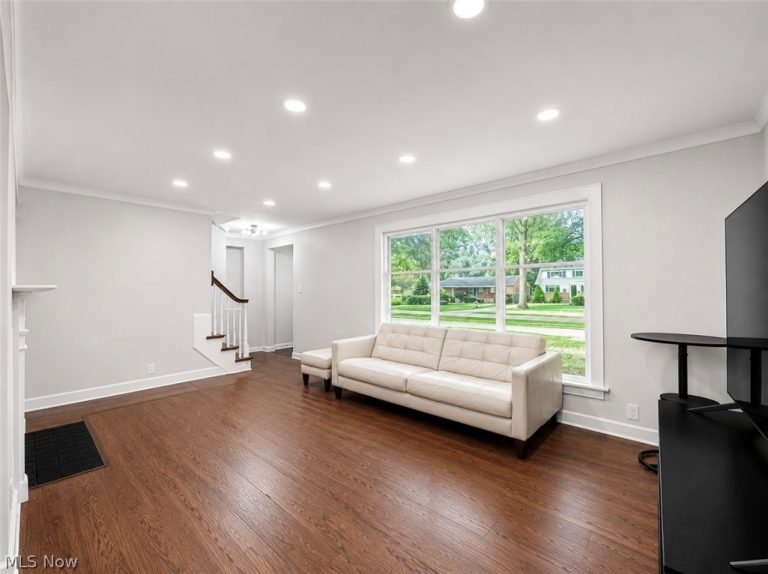 1307 Ford Road, Lyndhurst, OH - Photo 4