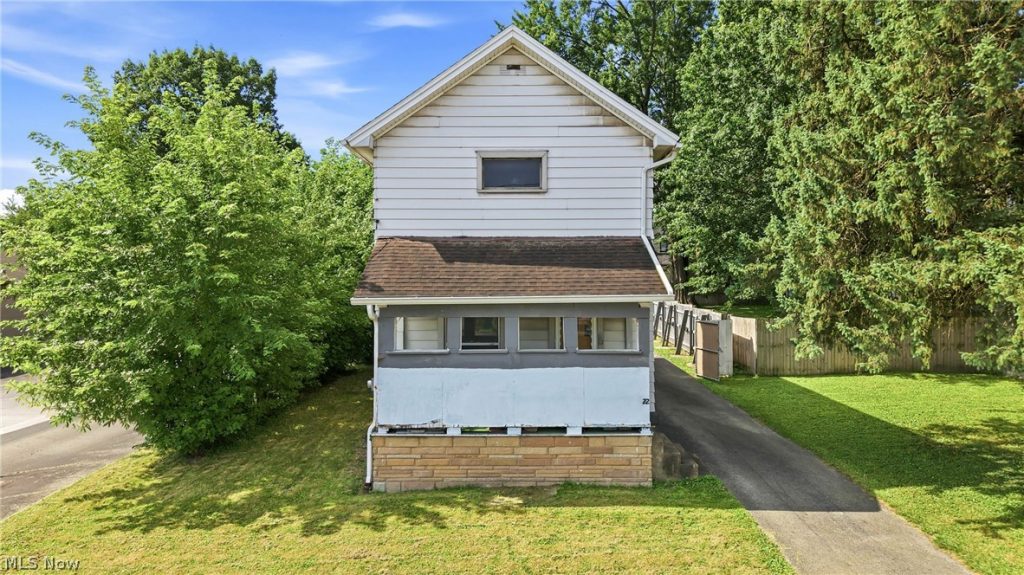 22 Spring Street, Struthers, OH