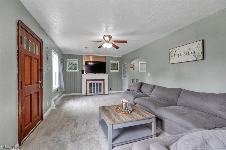 148 Brandtson Avenue, Elyria, OH - Photo 4