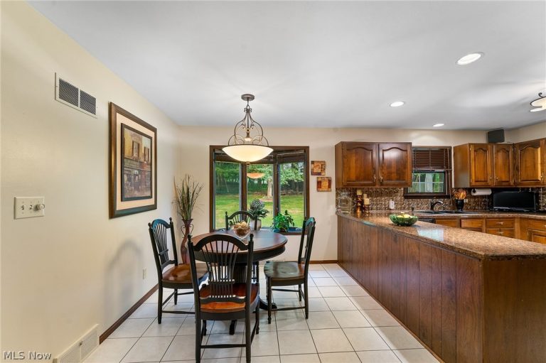 7617 Locust Lane, Poland, OH - Photo 6