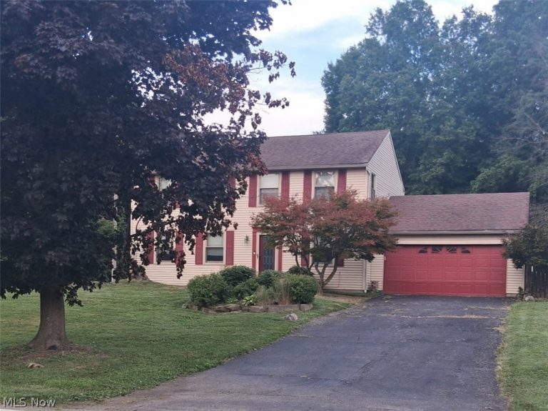 2691 Elizabeth Drive, Lordstown, OH - Photo 2