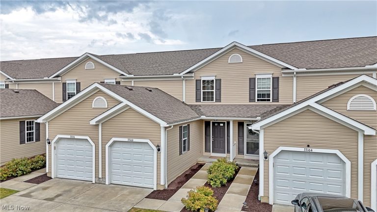 33160 Beverly Lane, Avon Lake, OH - Photo 2