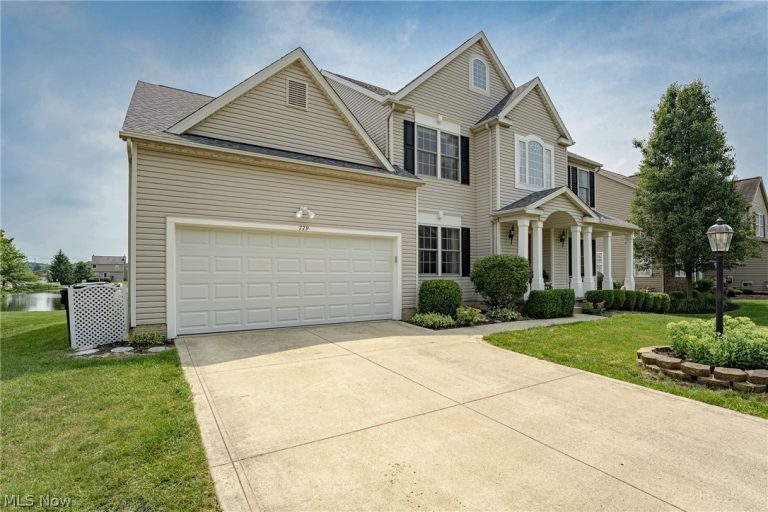 779 Castle Haven Way, Wadsworth, OH - Photo 2