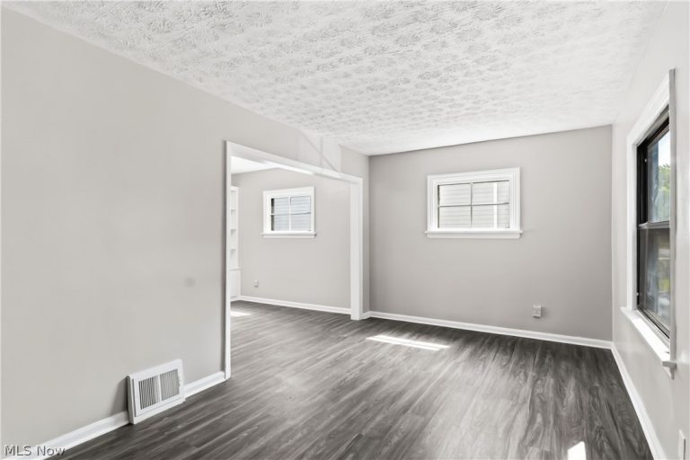 12904 Brookfield Avenue, Cleveland, OH - Photo 6