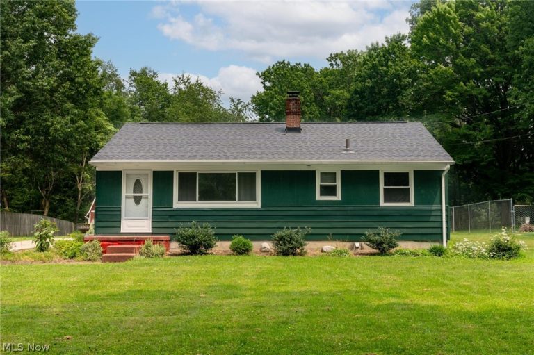 13526 Glenvale Avenue, Uniontown, OH - Photo 5