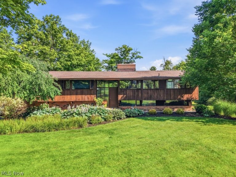 8886 Southbrook Trail, Chagrin Falls, OH, 44023