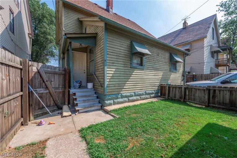 3097 Bradwell Avenue, Cleveland, OH - Photo 6