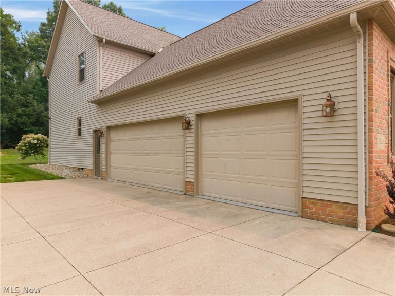 2559 Chadwell Circle, North Canton, OH - Photo 8