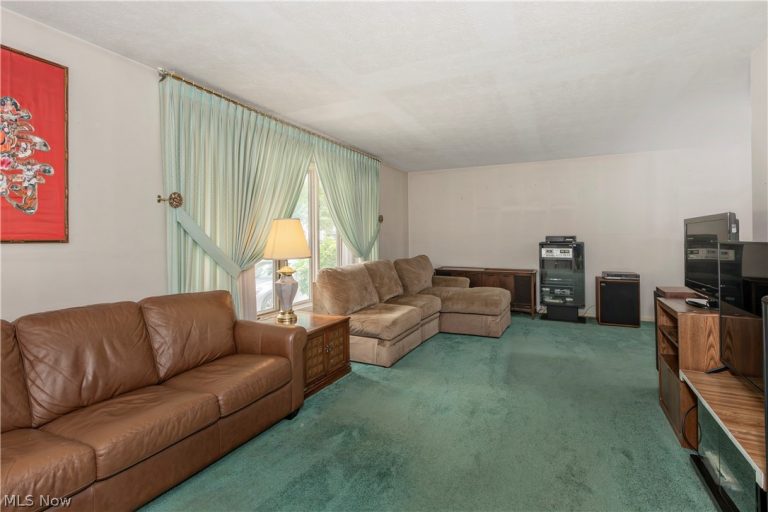 5134 Hickory Drive, Cleveland, OH - Photo 4