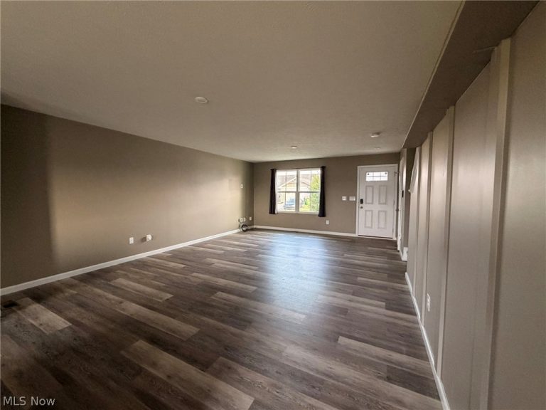2677 Himelrigh Boulevard, Barberton, OH - Photo 4