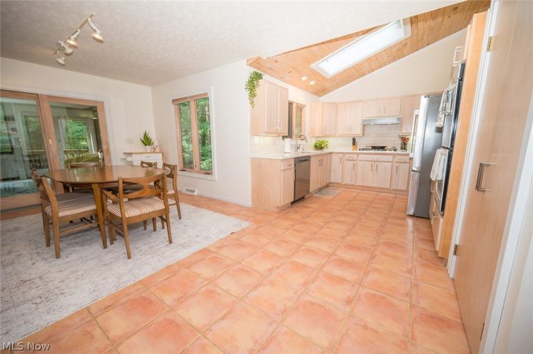 10676 Prouty Road, Concord Twp, OH - Photo 4