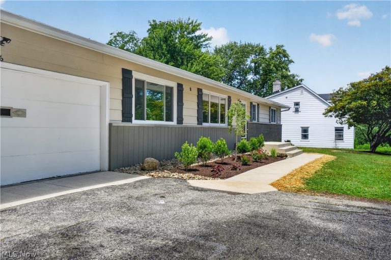 8136 Timberlane Drive, Concord Twp, OH - Photo 2