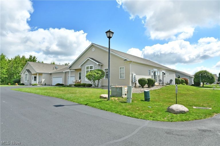 24 Abbington Drive, Warren, OH - Photo 4