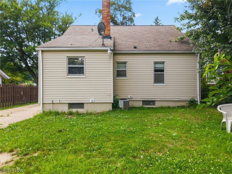351 Hoover Avenue, Akron, OH - Photo 5