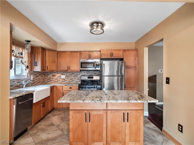 4402 Valleyside Road, Cleveland, OH - Photo 8