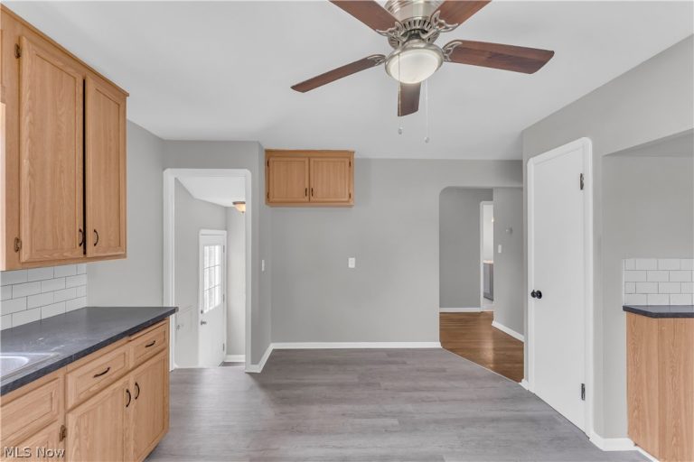 6310 Alexandria Drive, Parma, OH - Photo 8