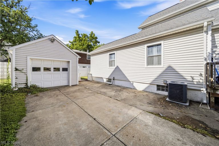 216 2nd Street, Fairport Harbor, OH - Photo 3