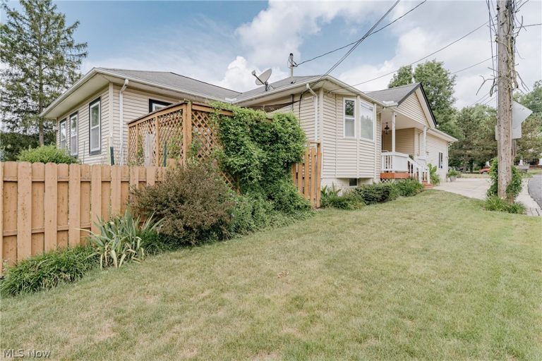 6306 Meadowbrook Road, Garfield Heights, OH - Photo 3