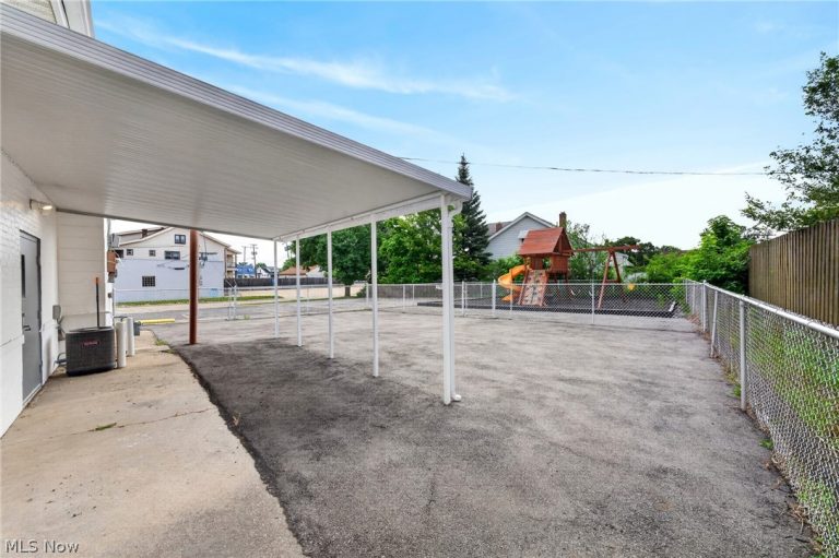 5611 Pearl Road, Parma, OH - Photo 4