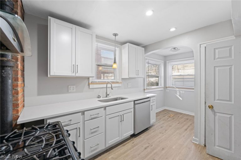 3499 Blanche Avenue, Cleveland Heights, OH - Photo 8