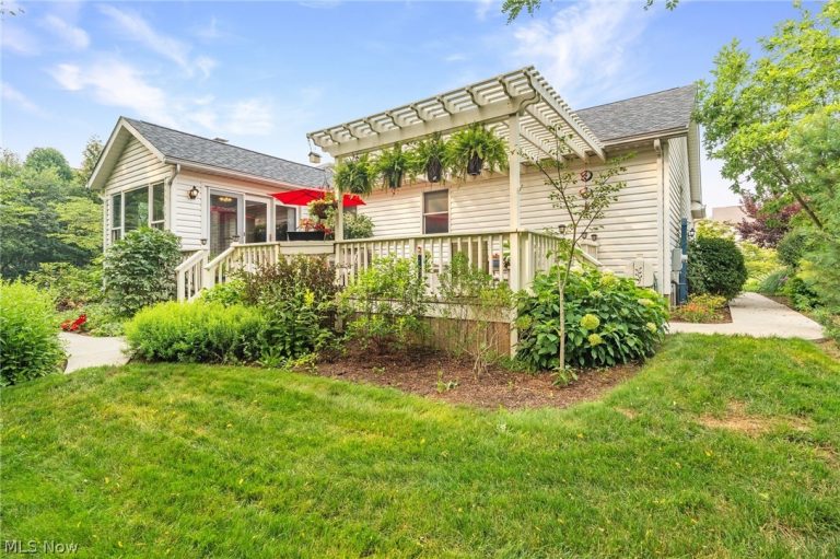 1000 Park Village Drive, Louisville, OH - Photo 4
