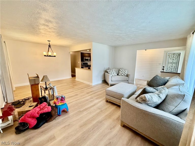 5687 Lancaster Drive, Brooklyn Heights, OH - Photo 4